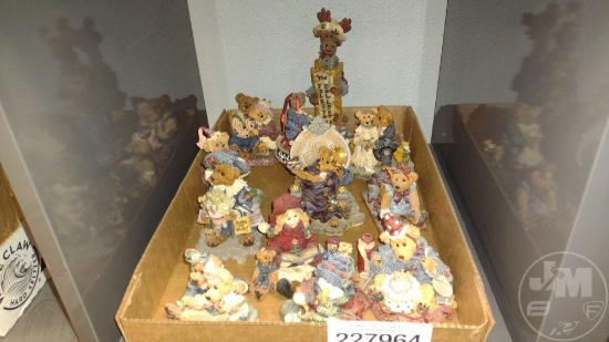 BOYDS BEARS & FRIENDS FIGURINES (1) BOX