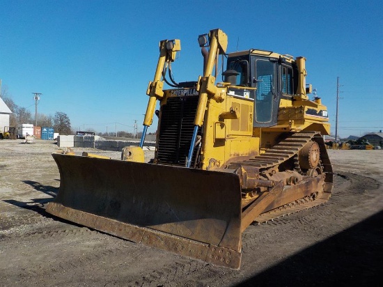 2004 CAT D7R II LGP Dozer, EROPS, AC, Winch, Serial: AEC00800, Year: 2004