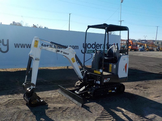 2017 Bobcat E17 Rubber Tracks, Blade, Offset, Piped c/w Expanding Undercarr