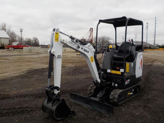 2017 Bobcat E17 Rubber Tracks, Blade, Offset, Piped c/w Expanding Undercarr