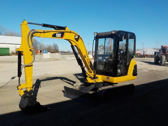 2003 CAT 302.5 Mini Excavator, Cab, Rubber Tracks, Backfill Blade, Swing Bo