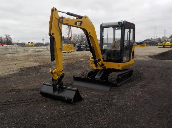 2011 CAT 302.5C Mini Excavator, OROPS, Rubber Tracks, Backfill Blade, Swing