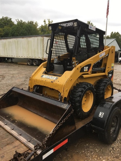 2014 CAT 226B3 Skidsteer Loader, Open Cab, QC, Hydraulics c/w Bucket & Fork