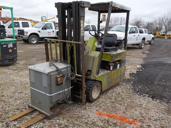 Clark Electric Forklift, Model TM17, w/ Charger Serial: TM247-0165-7250FB H
