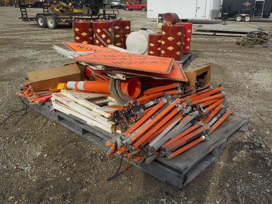 Pallet of Highway Signs Serial: 8695-204