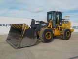 2006 John Deere 724J Wheeled Loader, Cab, Pin On, 7 Yard Bucket