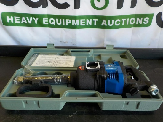 1" Impact Wrench w/6" Anvil 1900 ft/lb Torque, Plastic Case - Unused