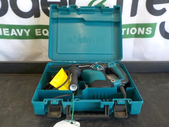 Makita HR2811F 1 1/8" Rotary Hammer - 1 Yr Factory Warranty