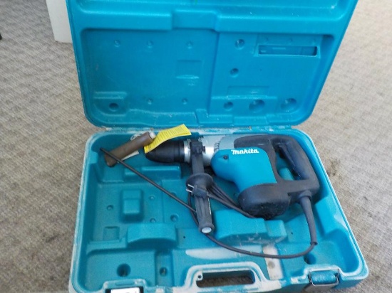 Makita HR4002 Corded Rotary Hammer Drill