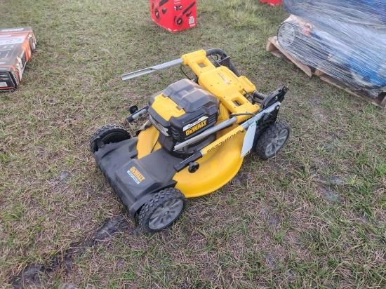 21-1/2" Dewalt Self Propelled Cordless Lawnmower c/w Rear Bagger 20 Volt X