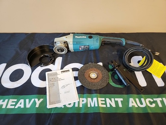 Makita 7" Angle Grinder c/w AC/DC Switch (GA7021) 1 Yr Factory Warranty