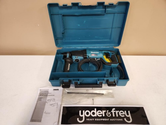 Makita 1" Rotary Hammer Corded (HR2641) 1Yr Factory Warranty