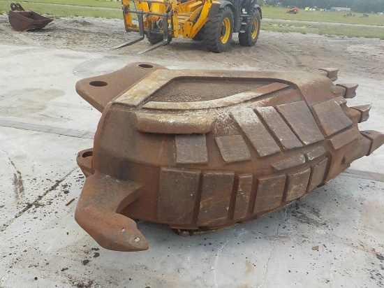 28" Bucket 4 1/2" Pin to suit Excavator
