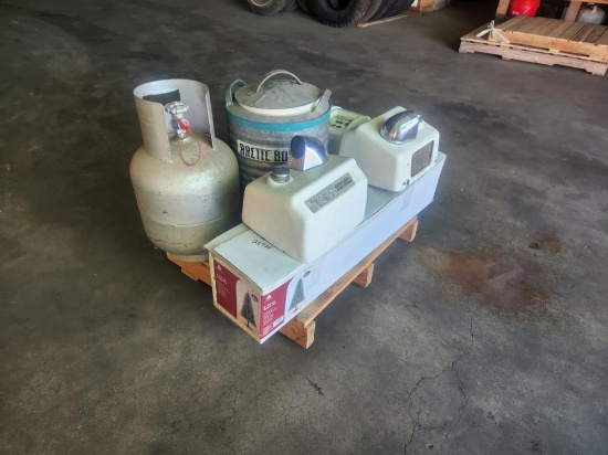 Pallet of Water Cooler, Bread Maker, 2 Hand Driers, Christmas Tree & 20 Lbs