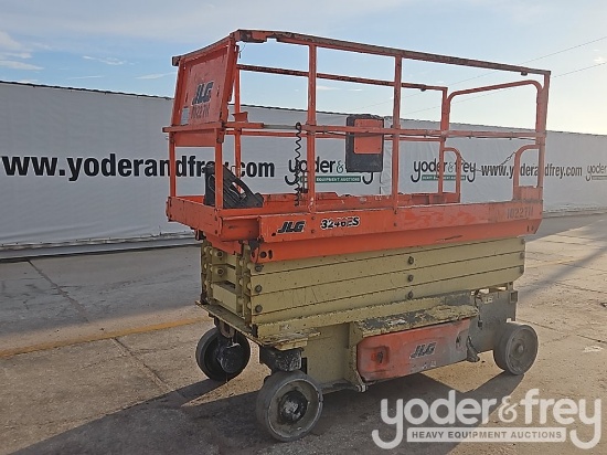 JLG Scissor Lift 32'