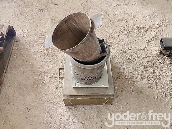 Scale c/w 2 Buckets