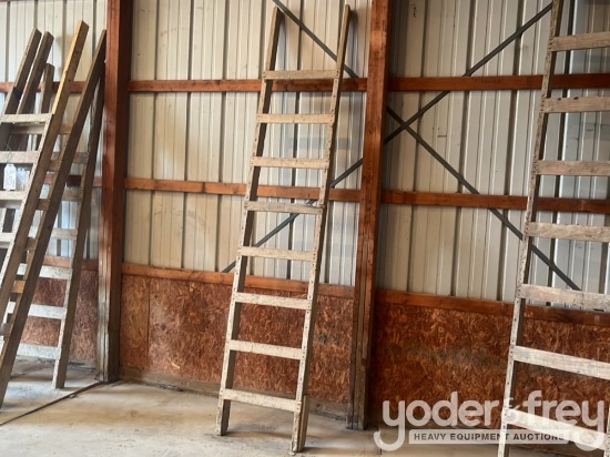 10' Wooden Ladder