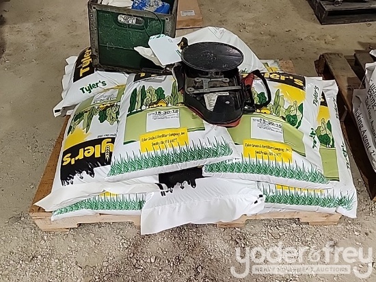 Fertilizer 550+ lbs  c/w Handheld Manual Spreader (Pallet of)