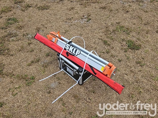Unused 2025 Laser Level, Self-Leveling Rotary Laser Level c/w Batteries, Receiver, Tripod, Grade Rod