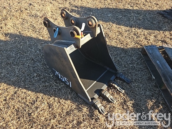 New Holland 18" Bucket, Pin on, to suit E30B/ E35B' Also Fits Kobelco SK30SR/SK35SR