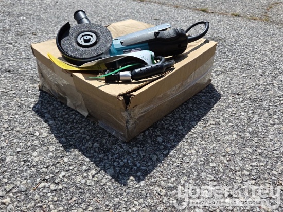 Makita 4 1/2" Angle Grinder, Recondition (9557PB) (1 yr Factory Warranty)