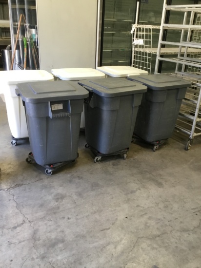 LOT OF GRAY TRASH CANS