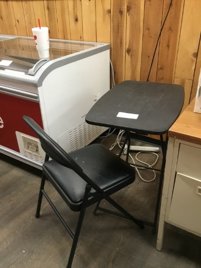 Plastic folding table