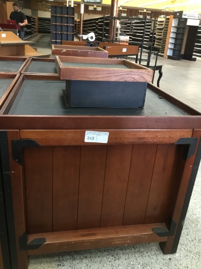 3' x 3' produce display box