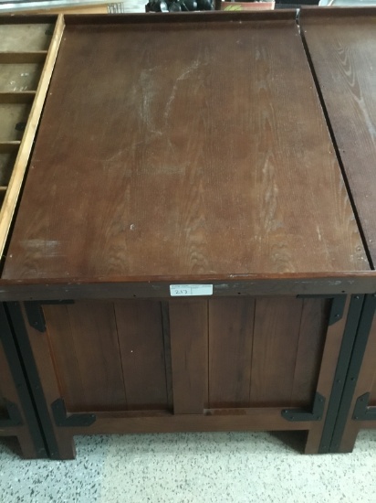 3' x 3.5' angled display box