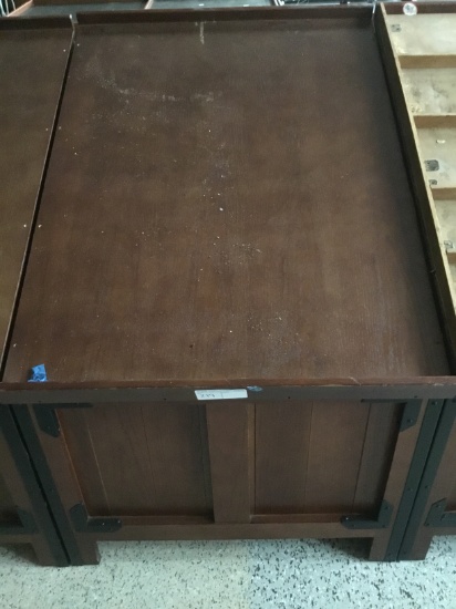 3' x 3.5' angled display box