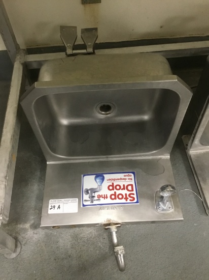 SS HANDSINK WITH KNEE CONTROLS