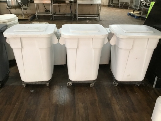 One lot 3 trashcans
