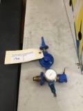 Helium tank regulator for balloons