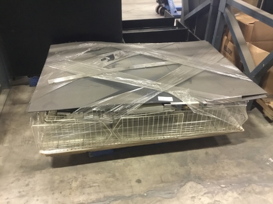 ONE LOT WIRE DISPLAY BASKETS