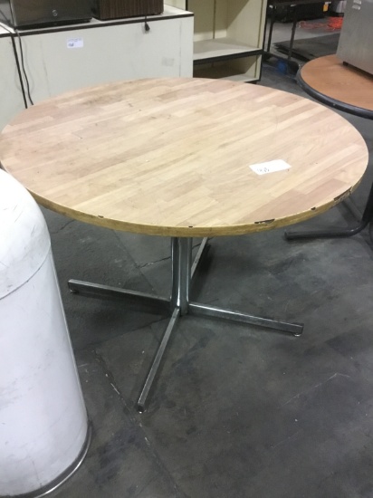 ROUND TABLE