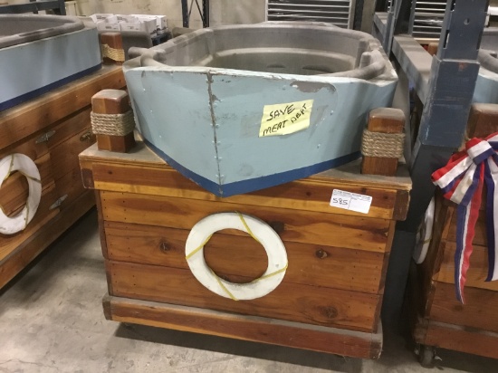 ICE DOWN SEAFOOD BOAT DISPLAY