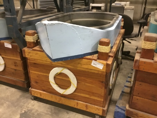 ICE DOWN SEAFOOD BOAT DISPLAY