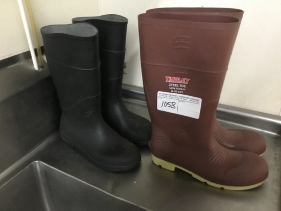 2 PAIRS OF RUBBER BOOTS