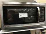 MAGIC CHEF MICROWAVE