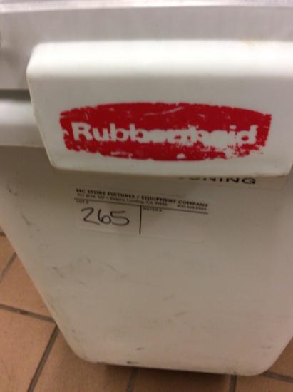 Rubbermaid rolling ingredient bin
