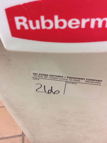 Rubbermaid rolling ingredient bin