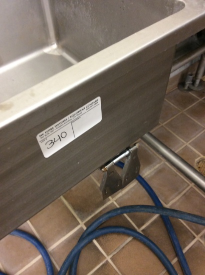 S.S. hand sink with knee pedals