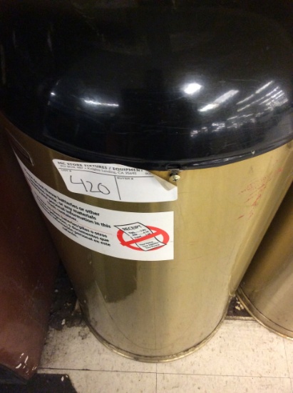 1 lot 4 metal garbage cans
