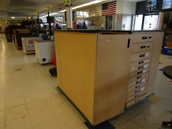 FLORAL/BALLOON SERVICE COUNTER