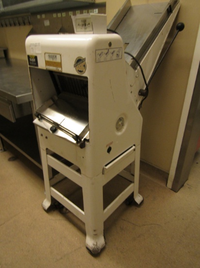 OLIVER STANDING BREAD SLICER