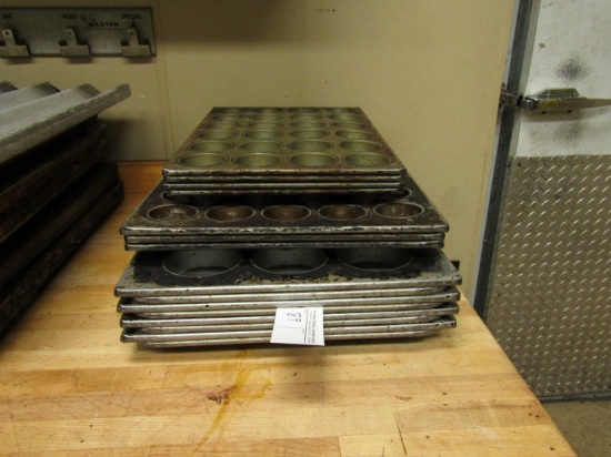 1 LOT OF MUFFIN BAKING PANS