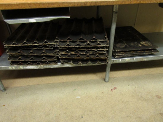 1 LOT BAGUETTE BAKING PANS