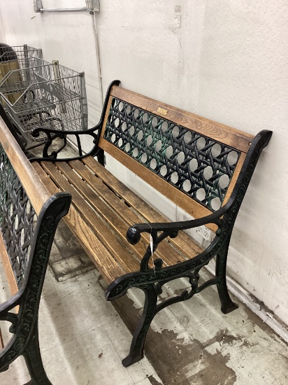 4' WOOD AND METAL BENCH
