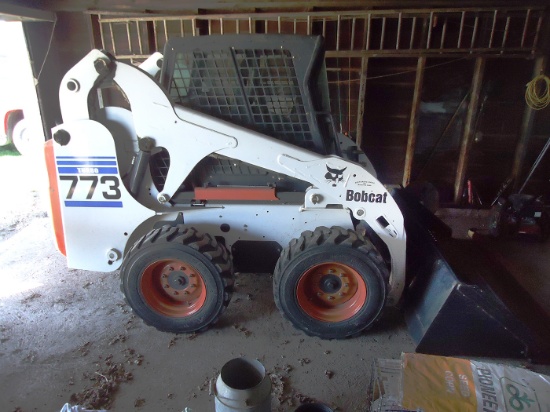 Bobcat Turbo 773 Skidloader, 74" bucket, cab w/heat, front hyd., ONLY 1030