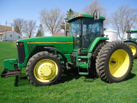 JD 8200 MFWD, 4196 hrs., Powershift, 6 front weights, front fenders, 3 SCVs